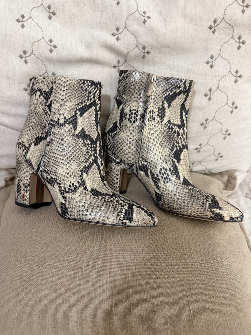 Sam Edelman NWOT Size 6.5 Snake-Print Pointed Toe Ankle Boots - Black & Cream